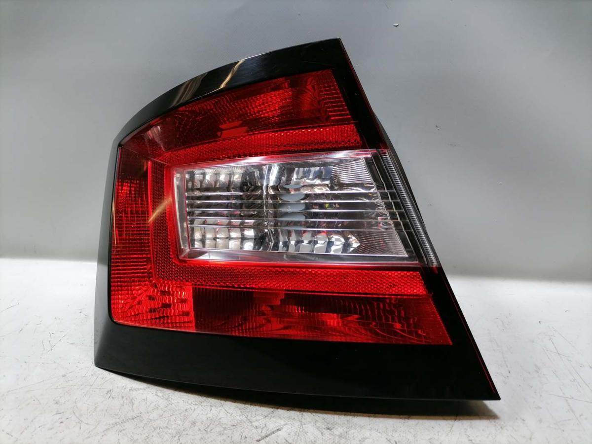 Skoda Fabia 3 original R&uuml;cklicht R&uuml;ckleuchte Schlussleuchte links Flie&szlig;heck Bj.2015